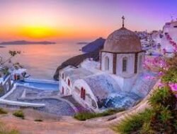 Rekomendasi Spot Melihat Matahari Terbenam Paling Eksotis di Kepulauan Santorini Yunani yang Sangat Romantis