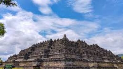 Menelusuri Keheningan Candi Borobudur Saat Pagi Hari Sebelum Datangnya Banyak Wisatawan Lain
